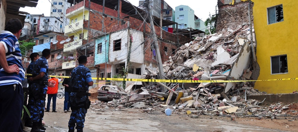 Desmoronamento de Edifícios no bairro do Tororó em Salvador Bahia